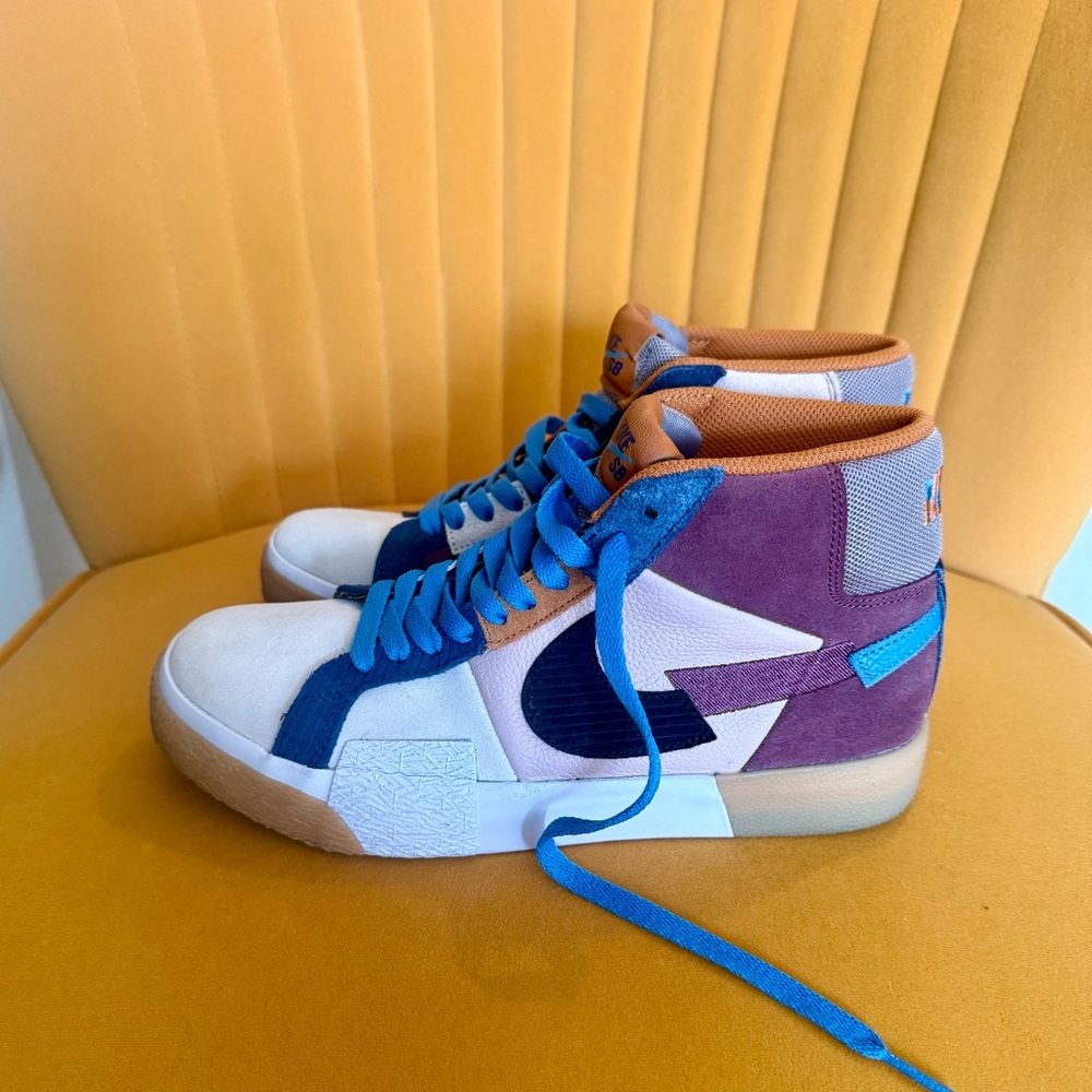 SB Zoom Blazer Mid Premium from the "Mosaic Pack" Collection. DA8854-600